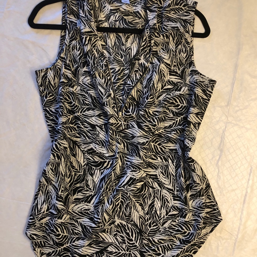 Black and white print top